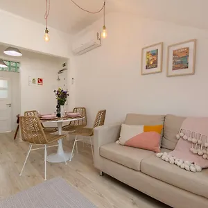 New Bright And Cozy In Graca Lisbon
